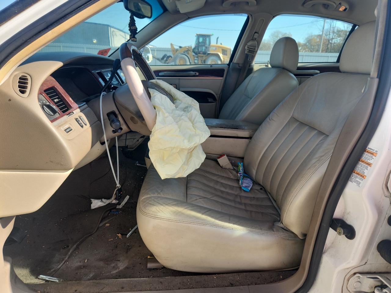 2004 Lincoln Town Car Executive VIN: 1LNHM81W94Y619062 Lot: 93421925