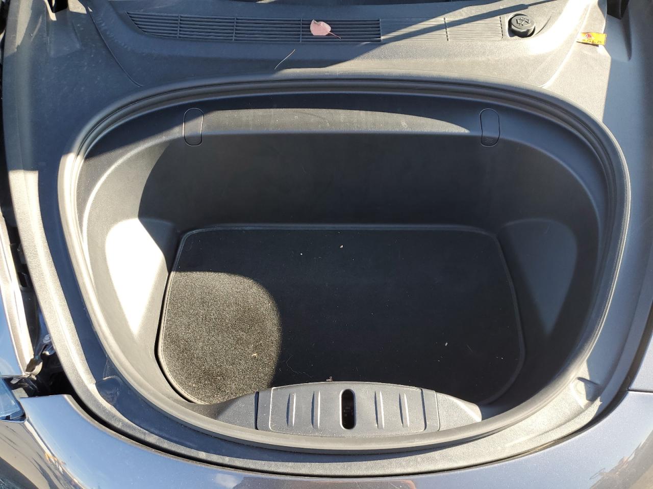 2018 Tesla Model 3 VIN: 5YJ3E1EB5JF182781 Lot: 92291005