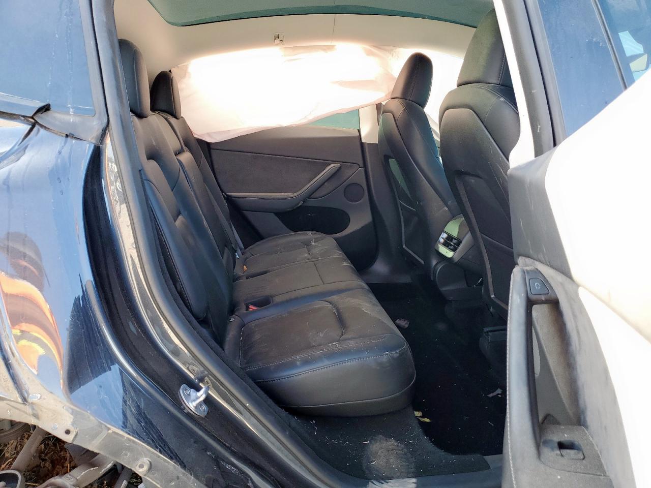 2024 Tesla Model Y VIN: 7SAYGDEE6RA239822 Lot: 92616955