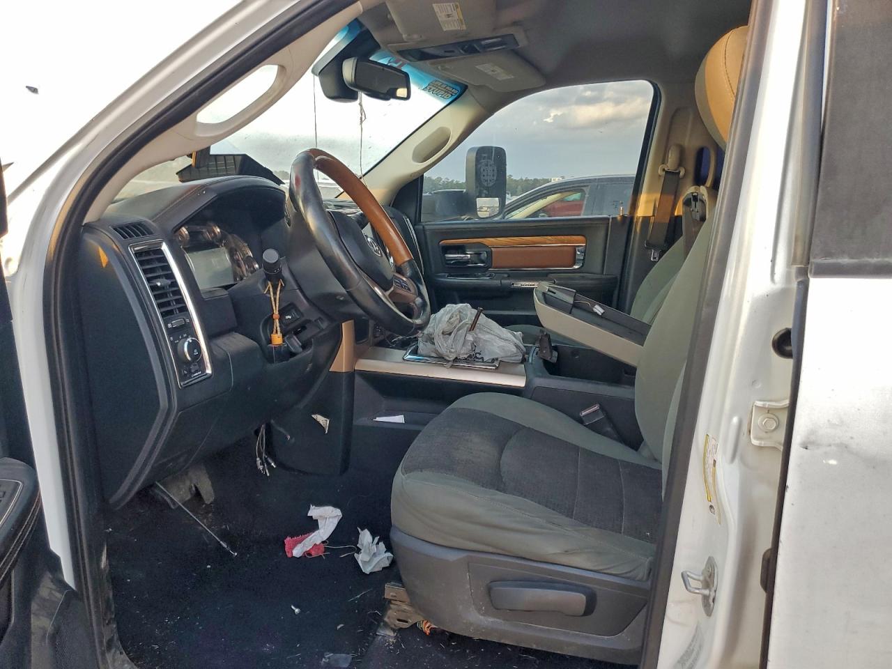 2015 Ram 3500 Longhorn VIN: 3C63RPNL3FG661273 Lot: 92948575