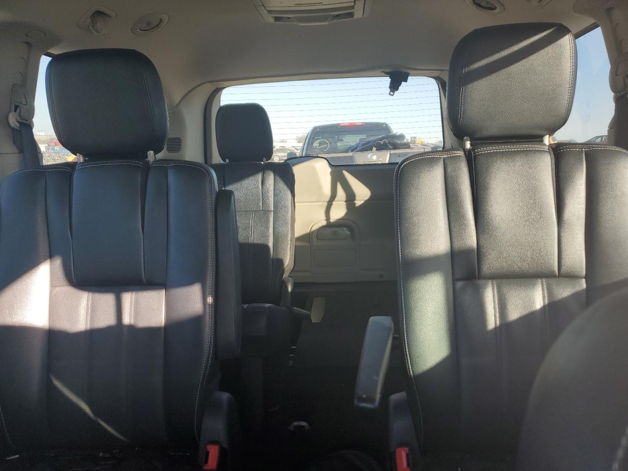 2015 Chrysler Town & Country Touring VIN: 2C4RC1BG5FR594596 Lot: 92680035