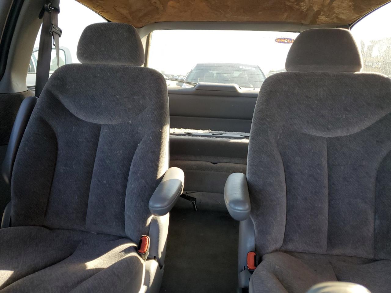 2000 Chrysler Town & Country Lx VIN: 1C4GP44G4YB743639 Lot: 92471735