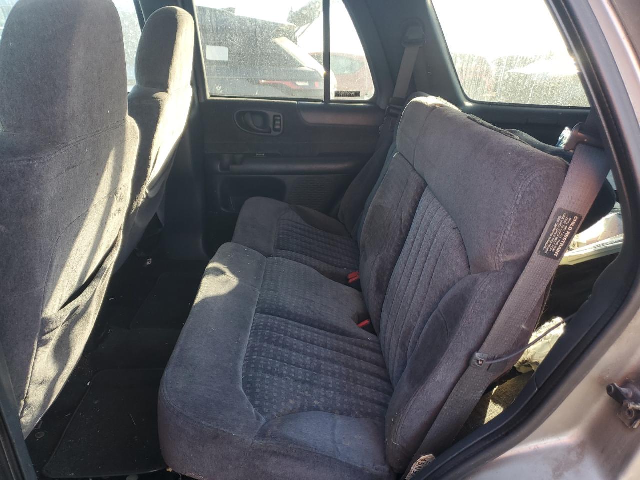 1998 Chevrolet Blazer VIN: 1GNDT13WXWK152614 Lot: 92182475