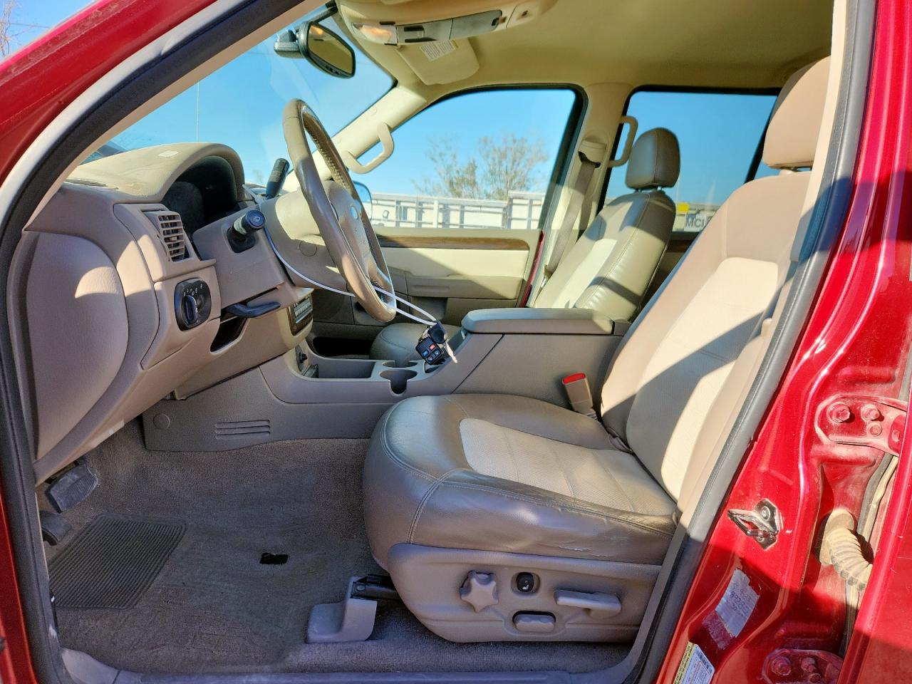 2004 Ford Explorer Eddie Bauer VIN: 1FMZU74K74UB47605 Lot: 92329605