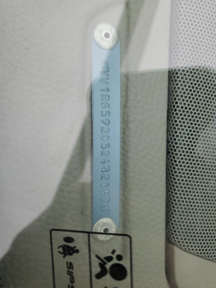 2005 Volvo S60 2.5T VIN: YV1RS592052482137 Lot: 93329865