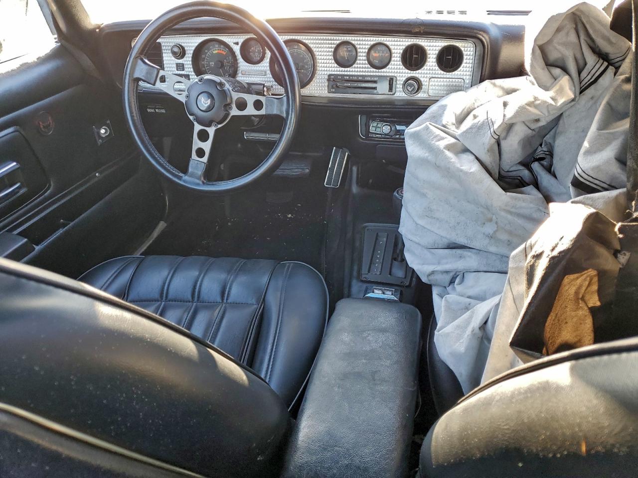 1977 Pontiac Firebird T VIN: 2W87K7N124921 Lot: 92017985