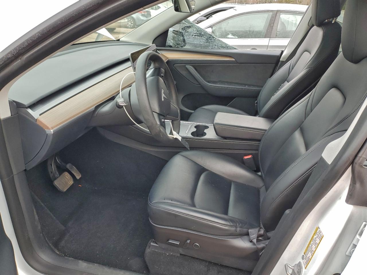 2023 Tesla Model Y VIN: 7SAYGDEE0PF690549 Lot: 93632205