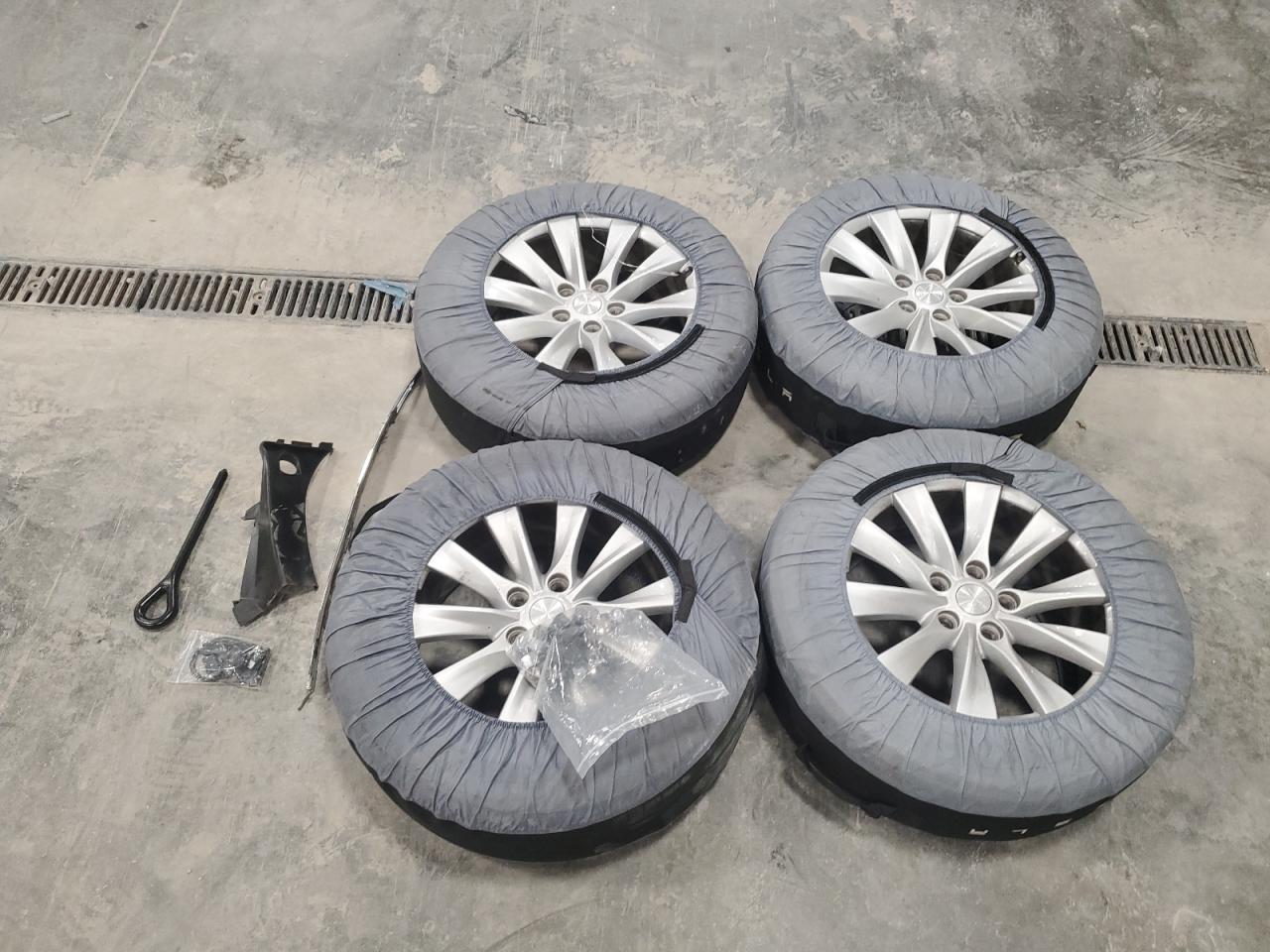 2017 Tesla Model S VIN: 5YJSA1E2XHF189744 Lot: 92575915