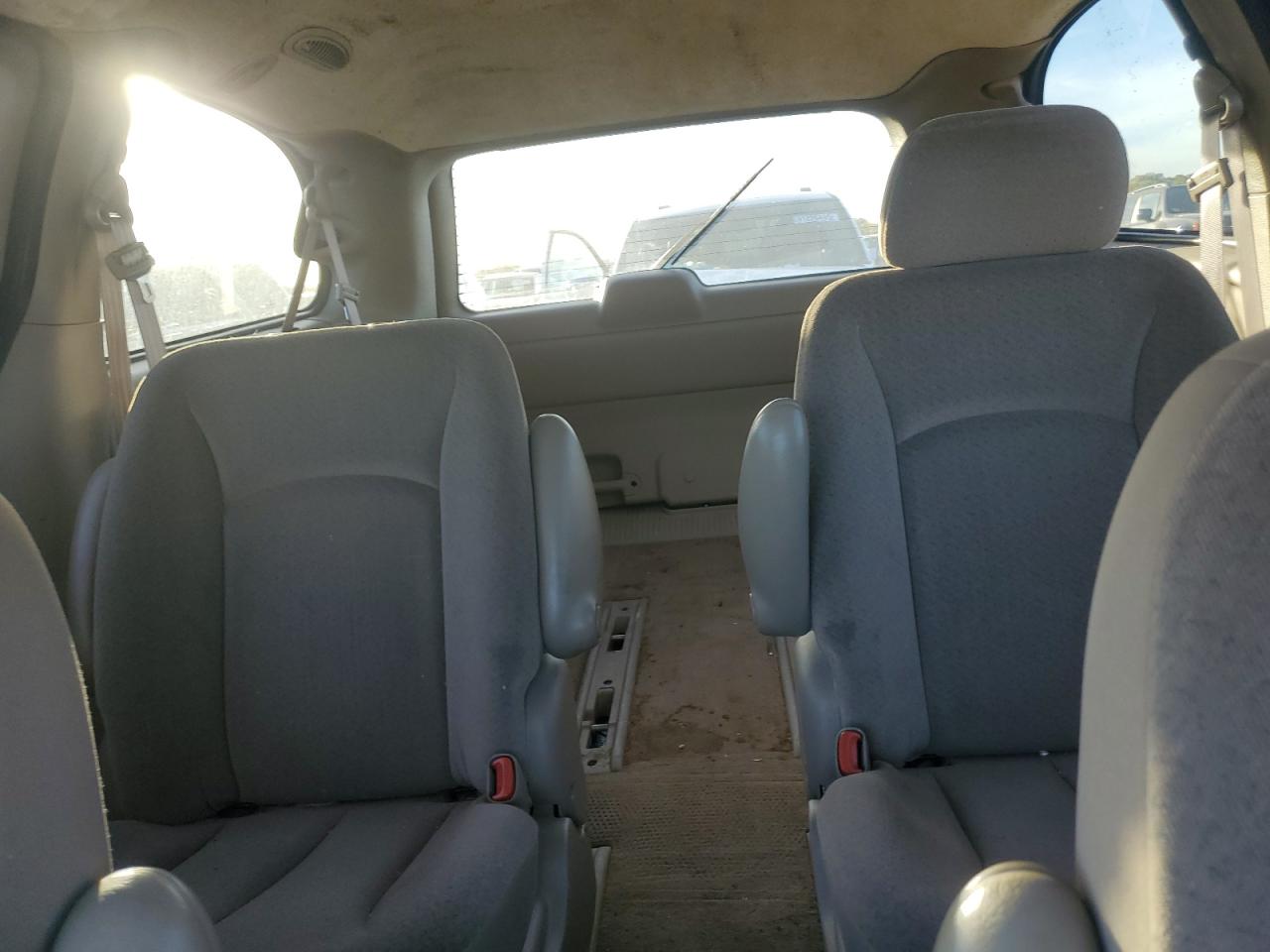 2002 Chrysler Town & Country Lx VIN: 2C8GP44332R620693 Lot: 90739075