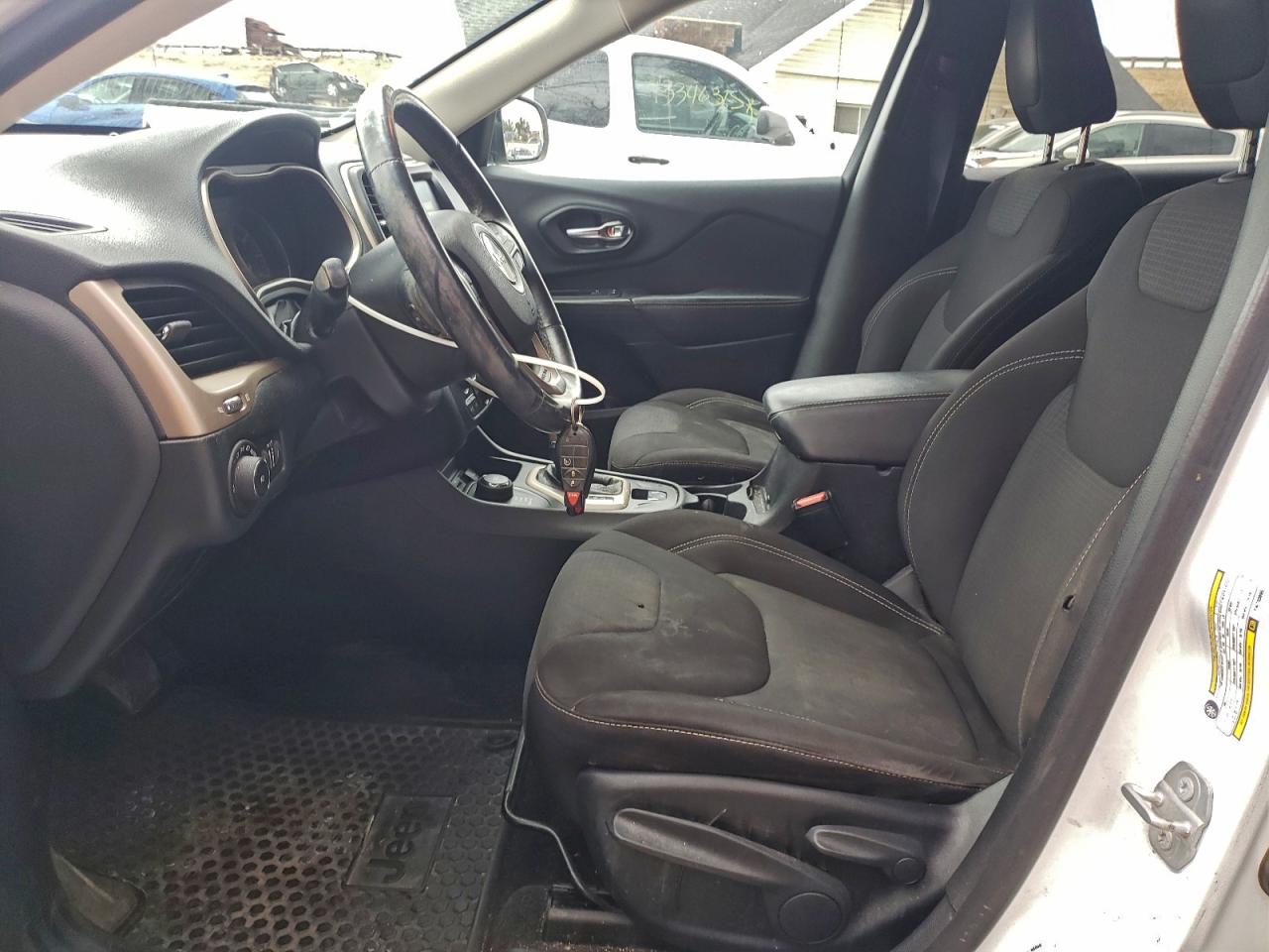 2015 Jeep Cherokee Latitude VIN: 1C4PJMCS2FW703895 Lot: 93817495