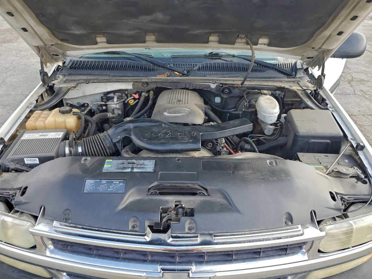 2003 Chevrolet Tahoe C1500 VIN: 1GNEC13VX3R180749 Lot: 94700345