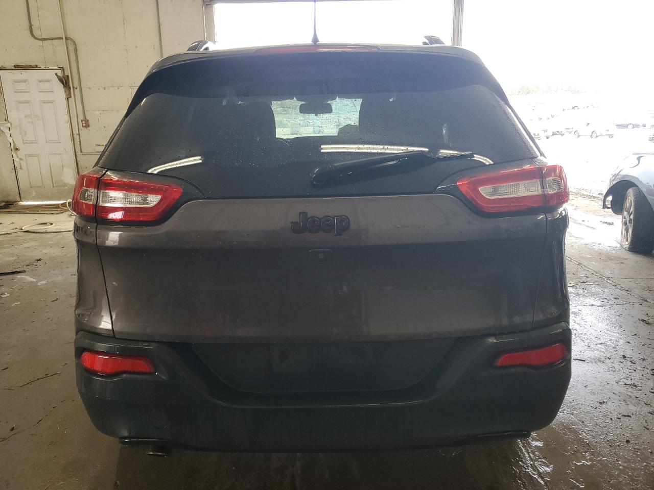 2018 Jeep Cherokee Latitude VIN: 1C4PJLCB3JD518303 Lot: 92370565