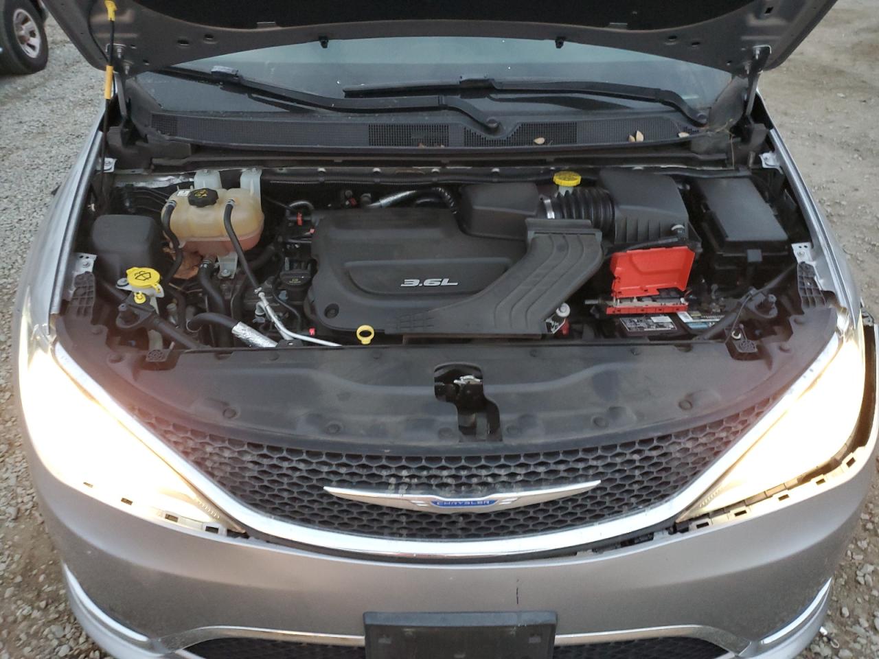 2018 Chrysler Pacifica Touring L VIN: 2C4RC1BG5JR321991 Lot: 92948635