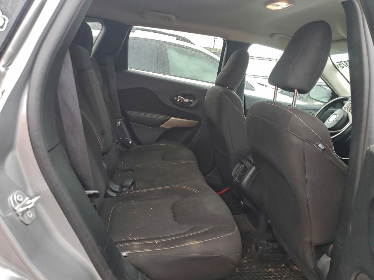 2017 Jeep Cherokee Latitude VIN: 1C4PJMCB4HW664858 Lot: 94427375