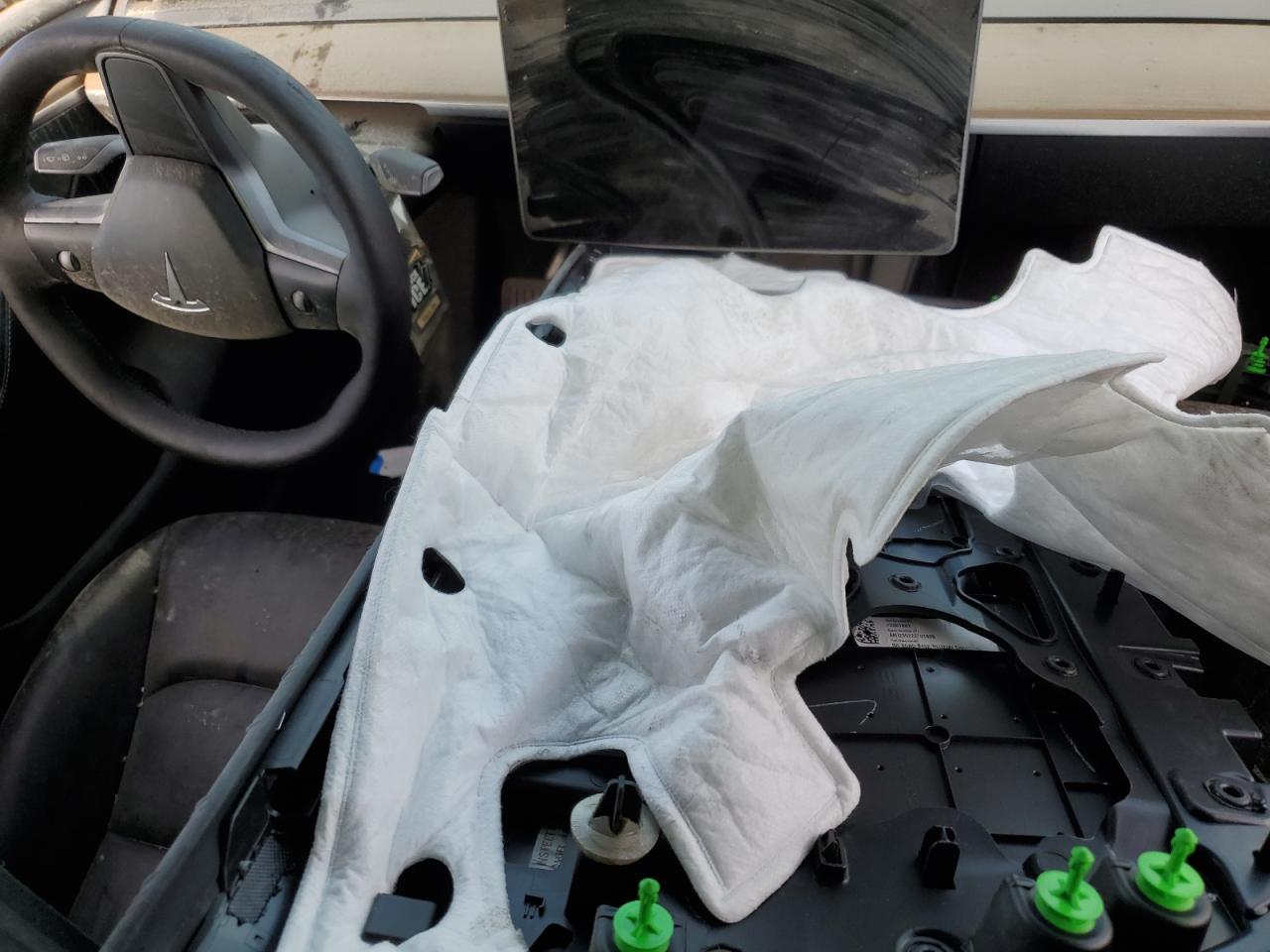 2023 Tesla Model Y VIN: 7SAYGDEE7PF748608 Lot: 90137635