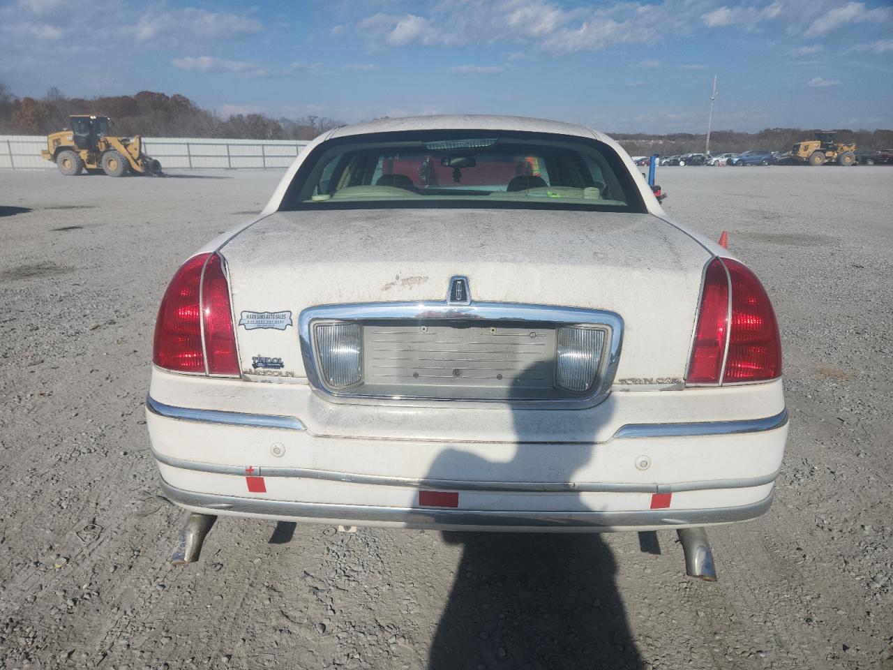 2004 Lincoln Town Car Executive VIN: 1LNHM81W94Y619062 Lot: 93421925