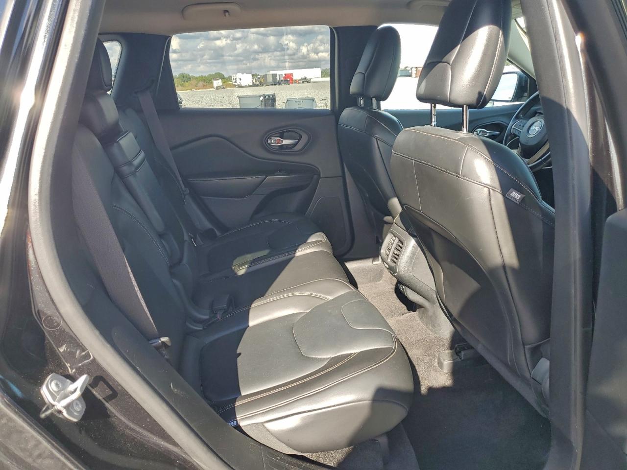 2015 Jeep Cherokee Limited VIN: 1C4PJMDB8FW757359 Lot: 93353605