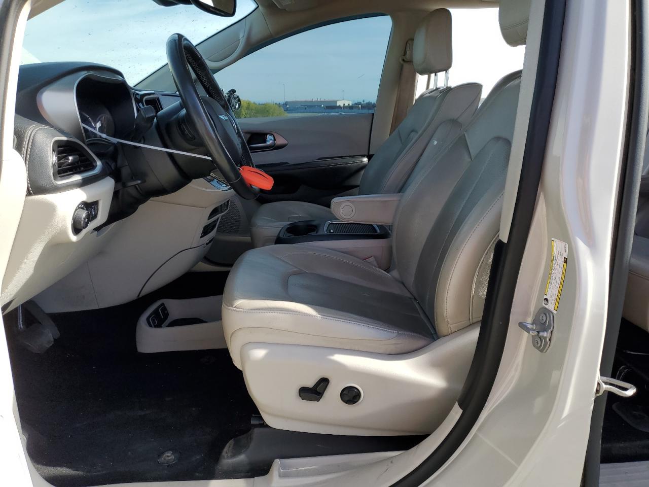 2021 Chrysler Pacifica Hybrid Touring L VIN: 2C4RC1L70MR529733 Lot: 86555255