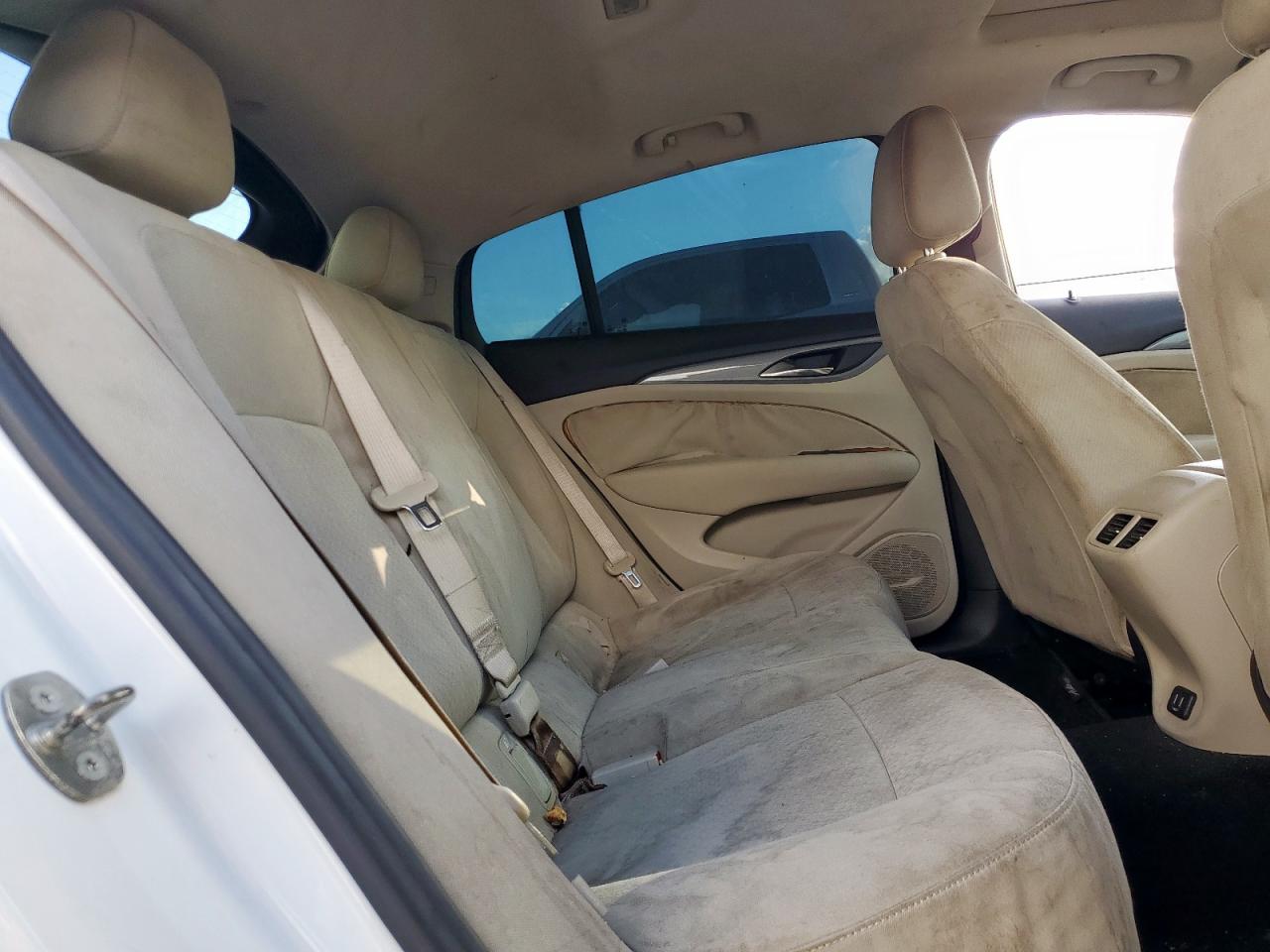 2018 Buick Regal Preferred VIN: W04GL6SX7J1096332 Lot: 92623995