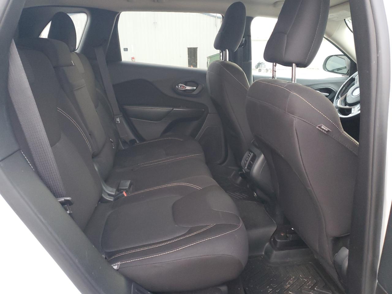 2016 Jeep Cherokee Latitude VIN: 1C4PJLCB8GW217409 Lot: 92240745