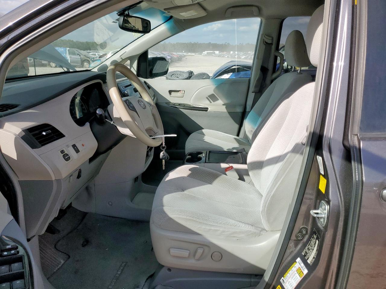 2011 Toyota Sienna Le VIN: 5TDKK3DC5BS073423 Lot: 92431855