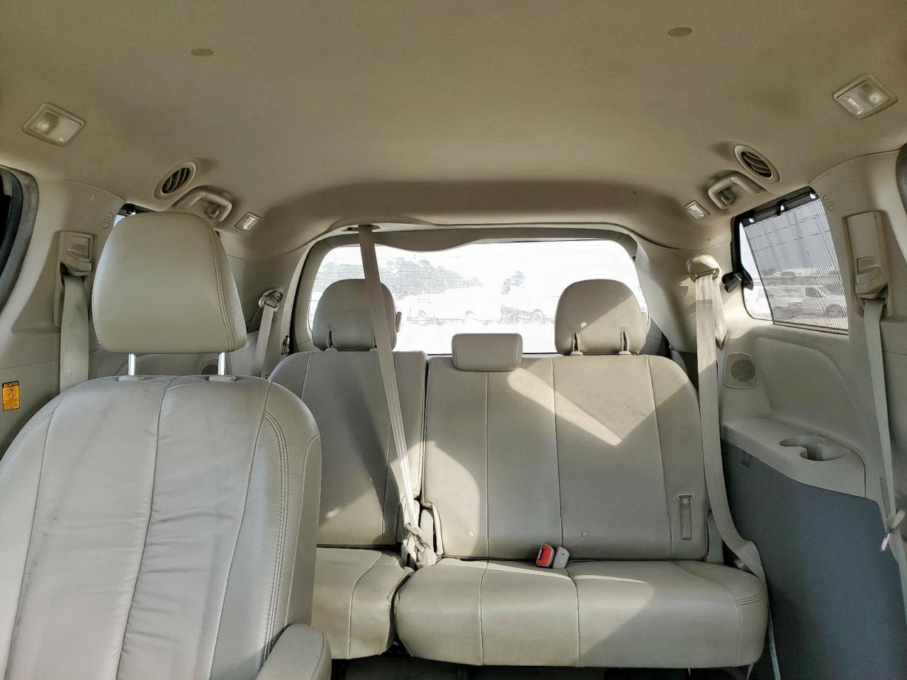 2011 Toyota Sienna Xle VIN: 5TDYK3DC3BS174227 Lot: 93480045