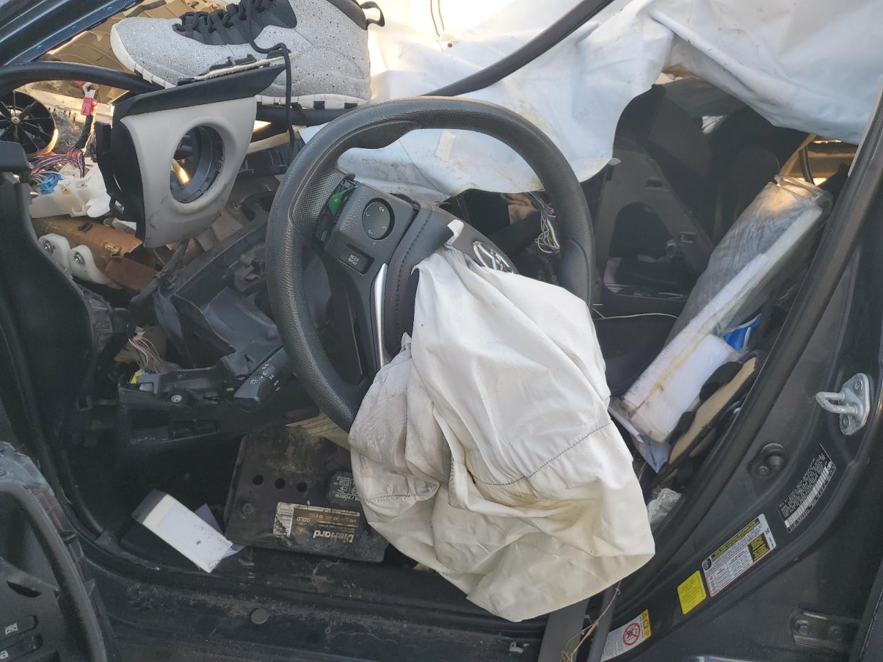 2018 Toyota Corolla L VIN: 5YFBURHE1JP795777 Lot: 93624385