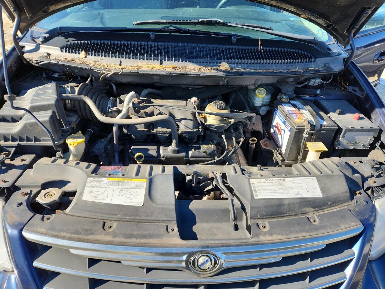 2005 Chrysler Town & Country Limited VIN: 2C8GP64L35R294331 Lot: 92526025