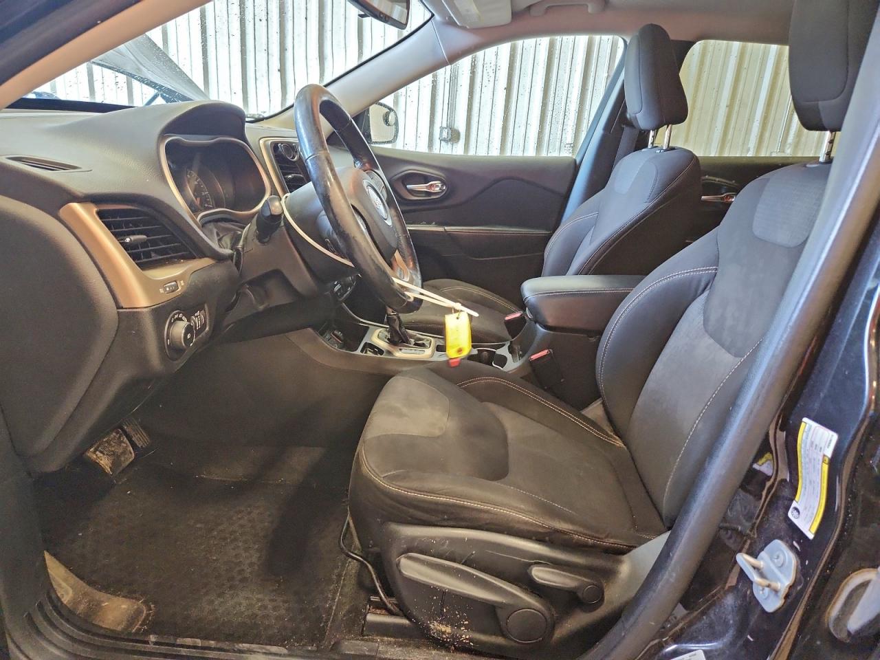 2015 Jeep Cherokee Latitude VIN: 1C4PJLCB9FW536770 Lot: 93340295