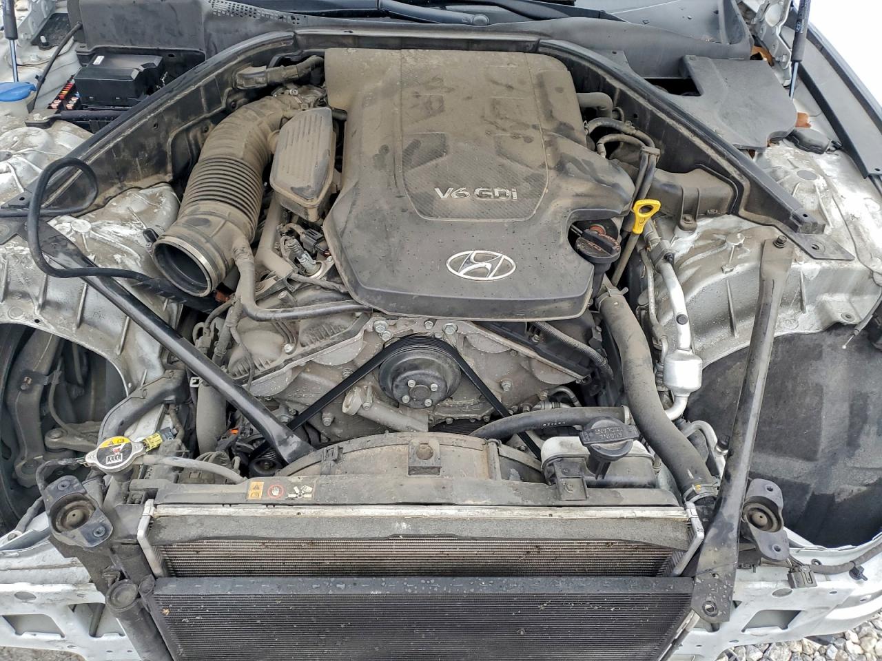 2015 Hyundai Genesis 3.8L VIN: KMHGN4JE3FU030950 Lot: 93894735