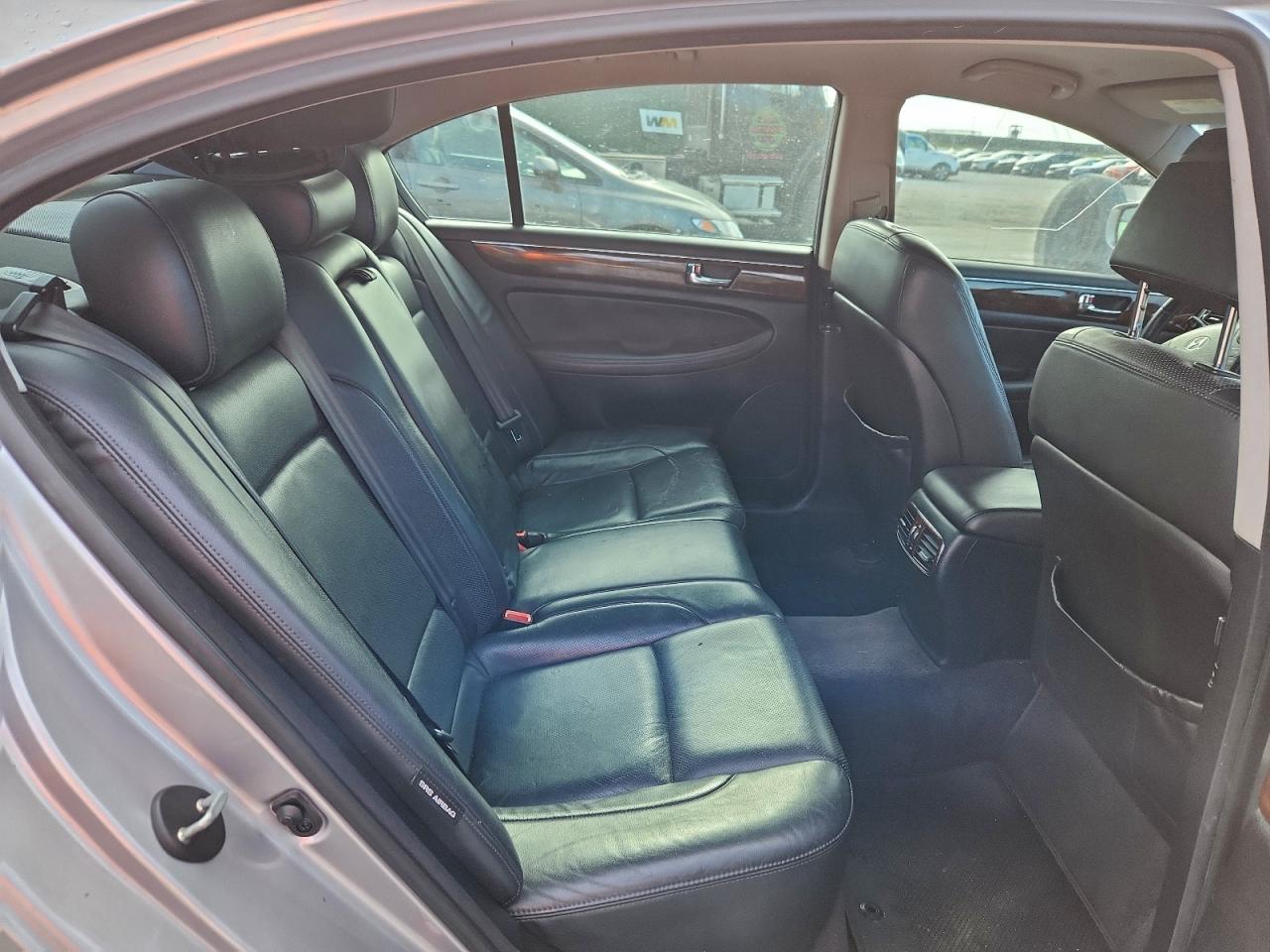 2011 Hyundai Genesis 3.8L VIN: KMHGC4DE1BU117239 Lot: 93745055