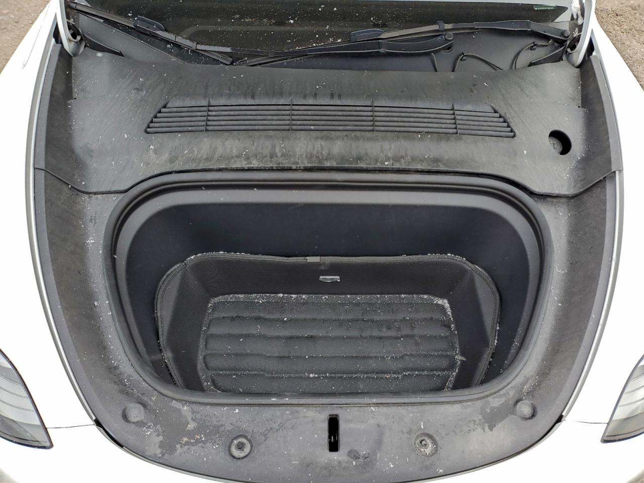 2023 Tesla Model Y VIN: 7SAYGDEE0PF690549 Lot: 93632205