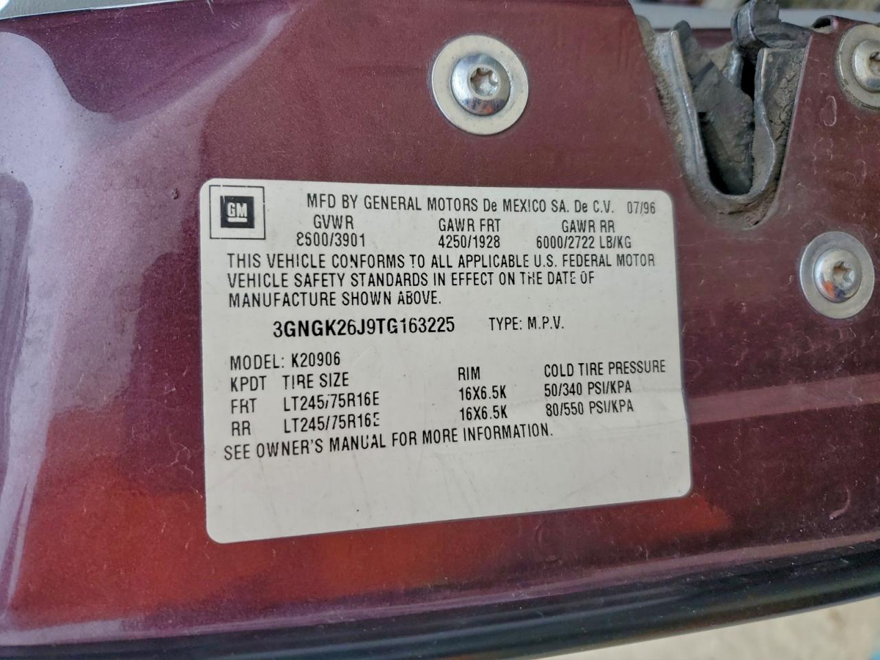 1996 Chevrolet Suburban K2500 VIN: 3GNGK26J9TG163225 Lot: 94329185