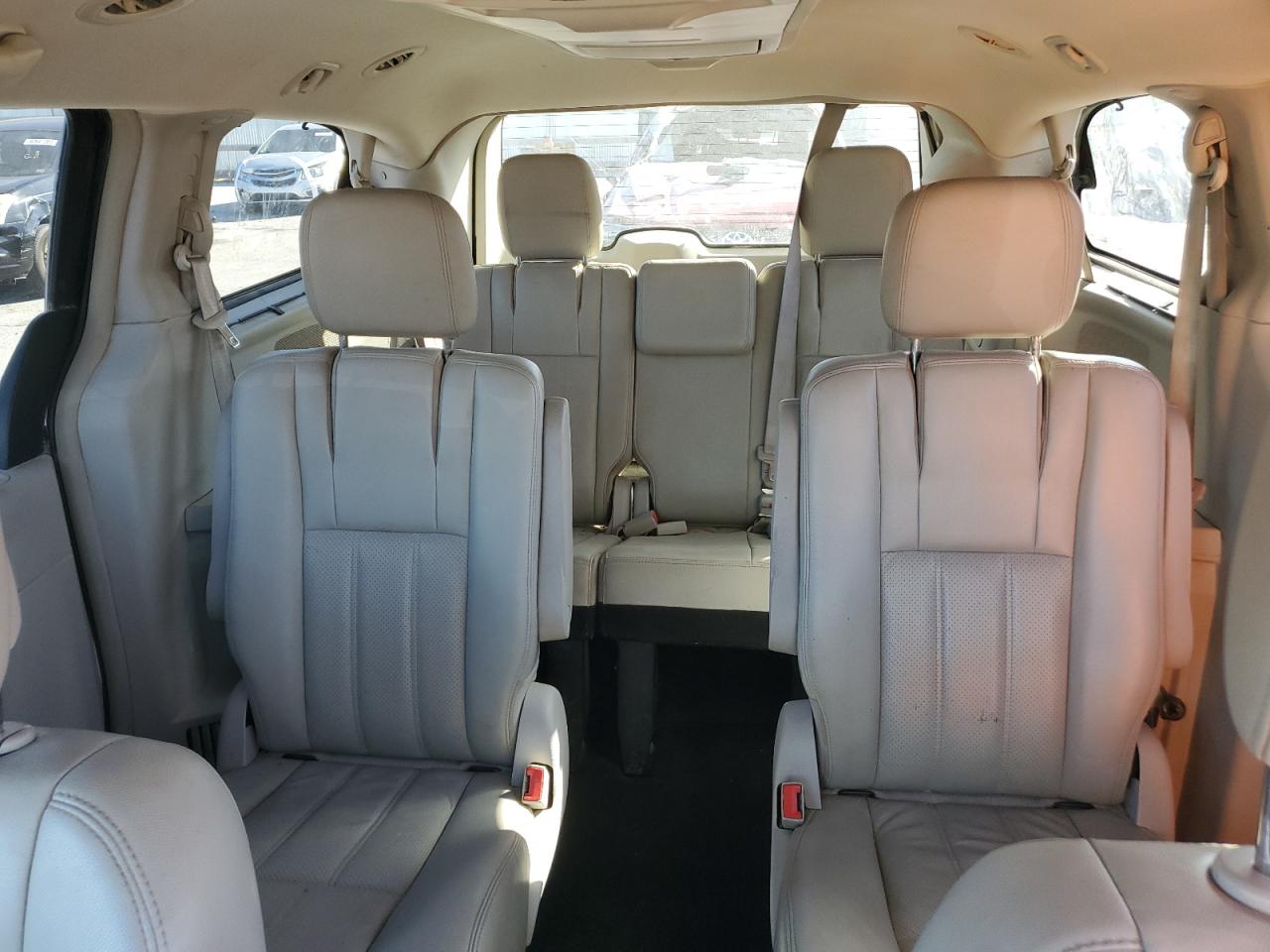 2011 Chrysler Town & Country Touring L VIN: 2A4RR8DG2BR713620 Lot: 92407445