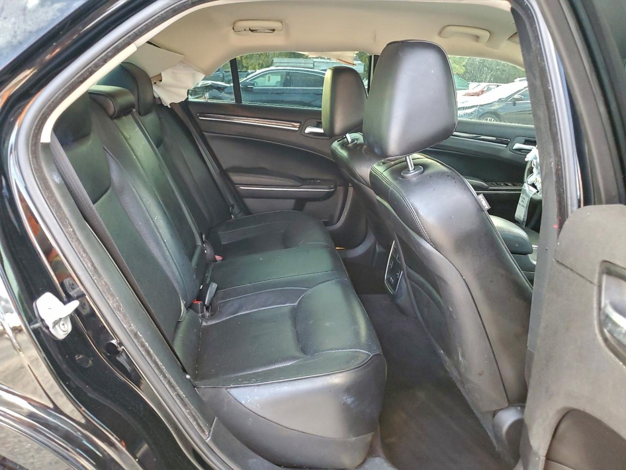 2019 Chrysler 300 Limited VIN: 2C3CCAEG2KH536306 Lot: 94136005