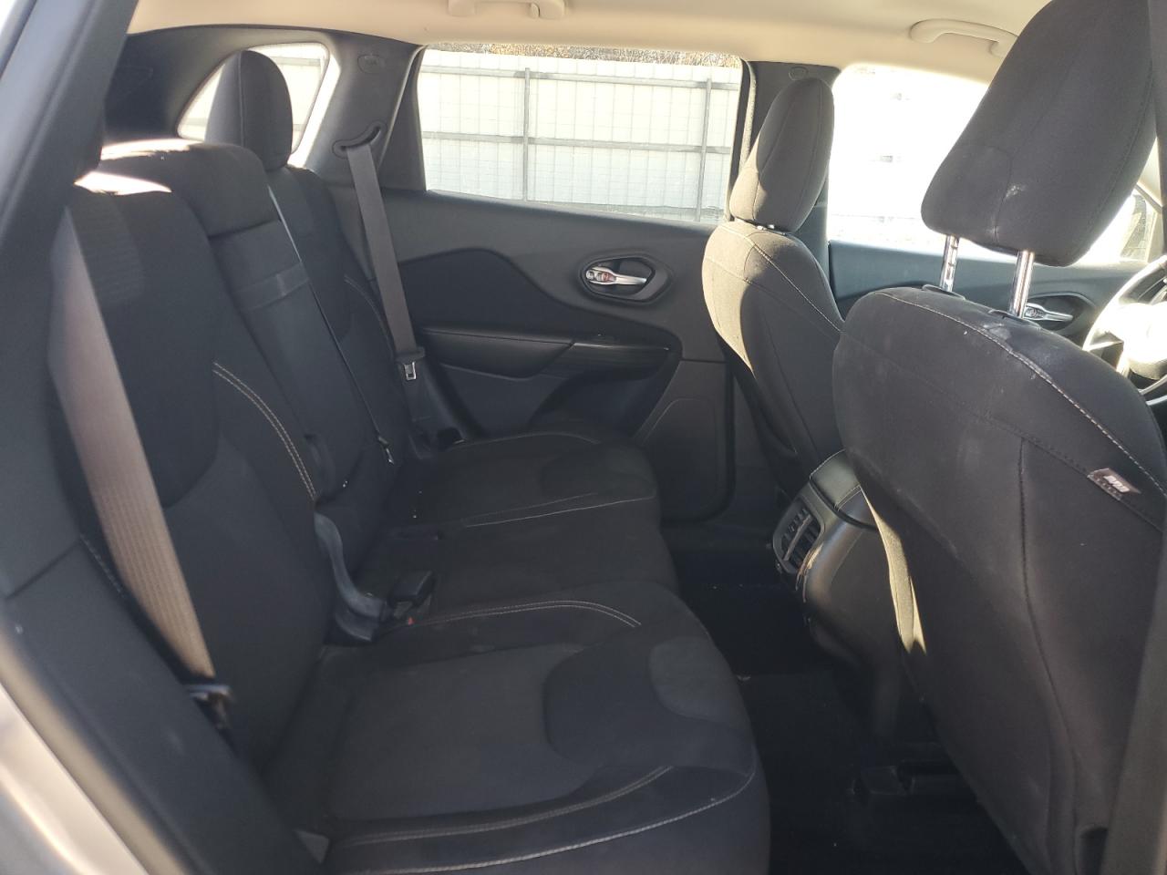 2016 Jeep Cherokee Latitude VIN: 1C4PJMCB2GW251643 Lot: 93243025