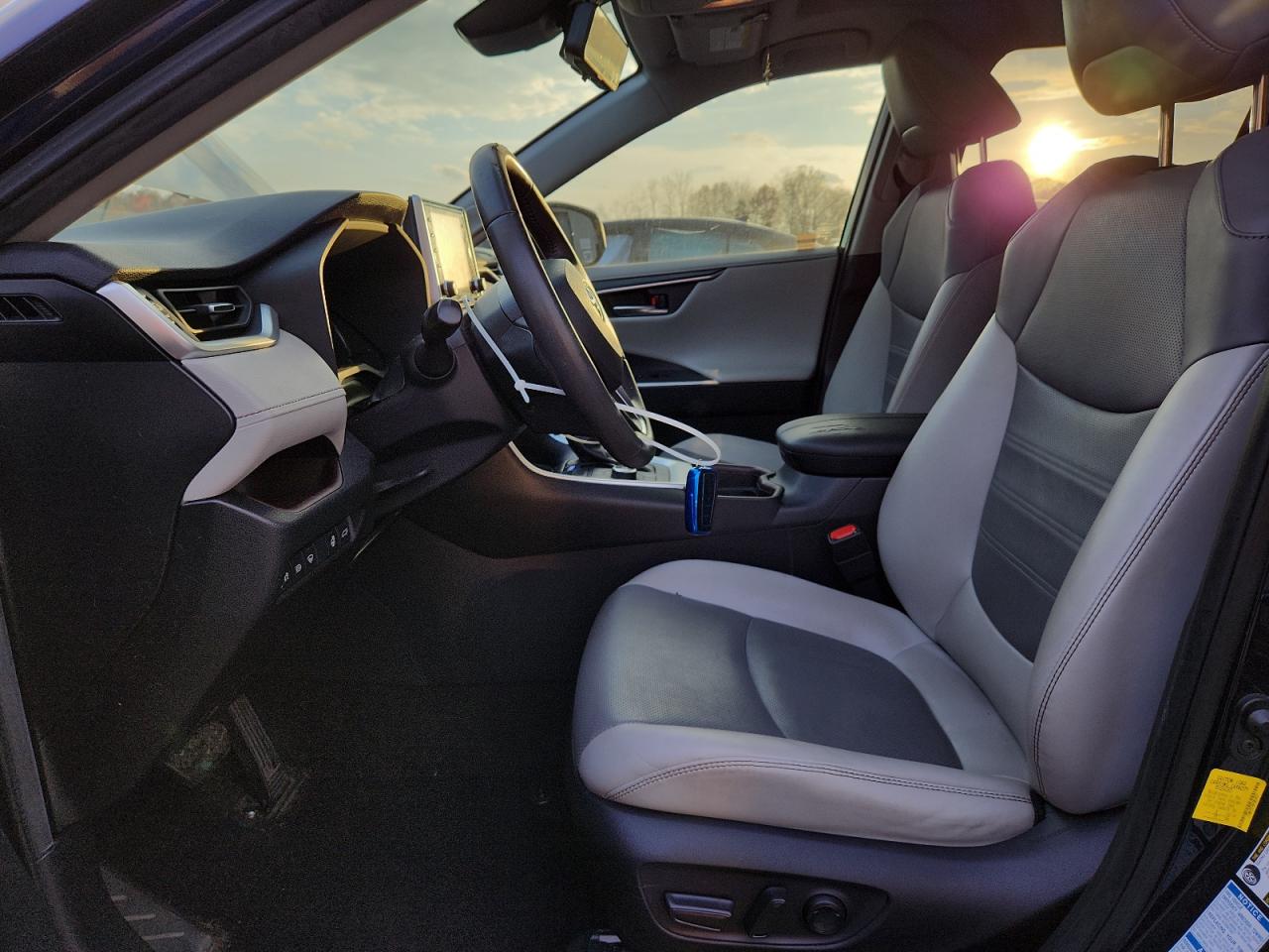 2019 Toyota Rav4 Limited VIN: JTMN1RFV9KD032631 Lot: 92018465