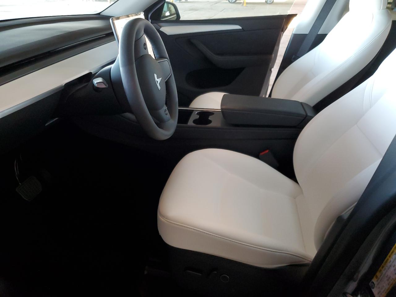 2025 Tesla Model Y VIN: 7SAYGDED5SA375937 Lot: 91885525