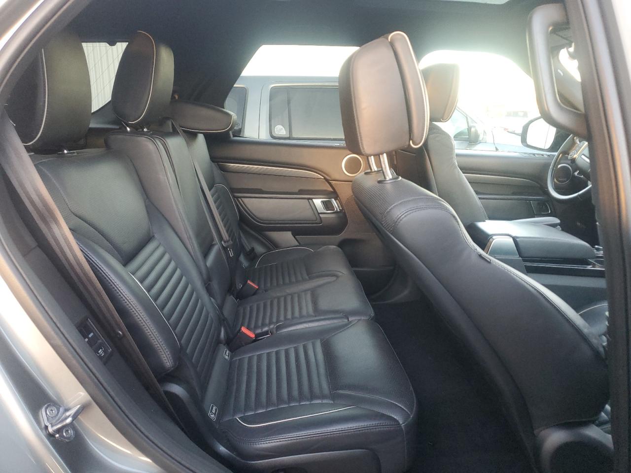 2017 Land Rover Discovery Hse Luxury VIN: SALRHBBKXHA018675 Lot: 90995785