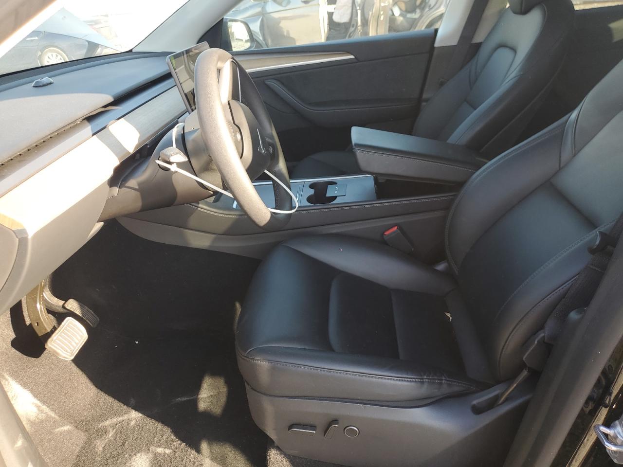 2025 Tesla Model Y VIN: 7SAYGDED8SA340678 Lot: 92060545