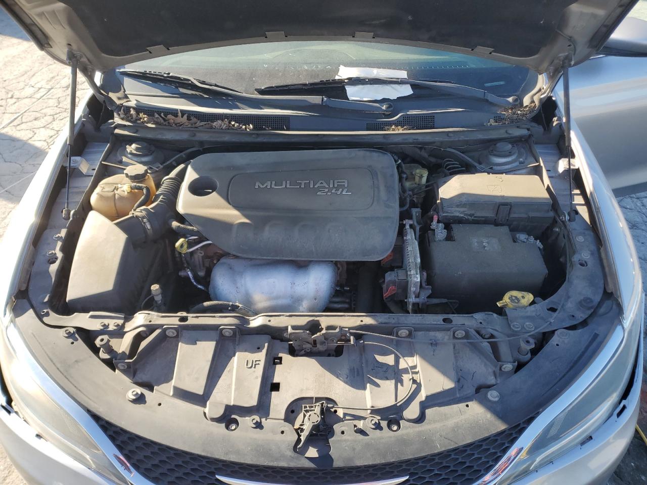 2015 Chrysler 200 Limited VIN: 1C3CCCAB2FN621844 Lot: 91848585