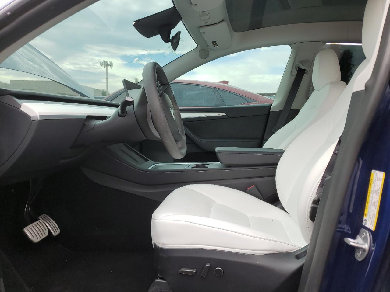 2024 Tesla Model Y VIN: 7SAYGDEF6RF049403 Lot: 91871105