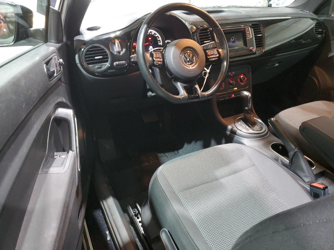 2017 Volkswagen Beetle 1.8T VIN: 3VWF17AT2HM610545 Lot: 91686135