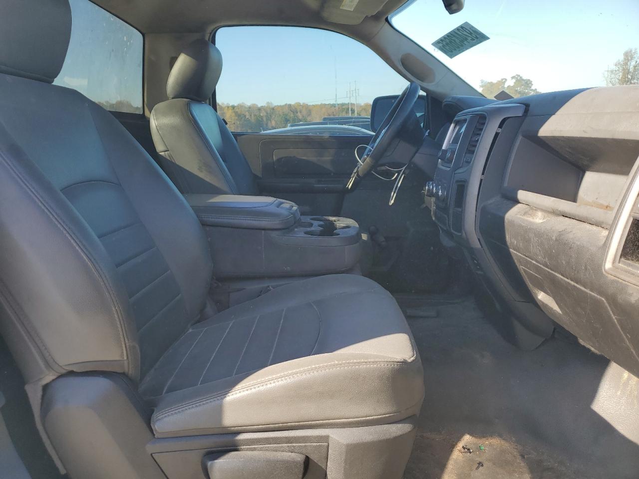 2018 Ram 1500 St VIN: 3C6JR6DG2JG211502 Lot: 92443665