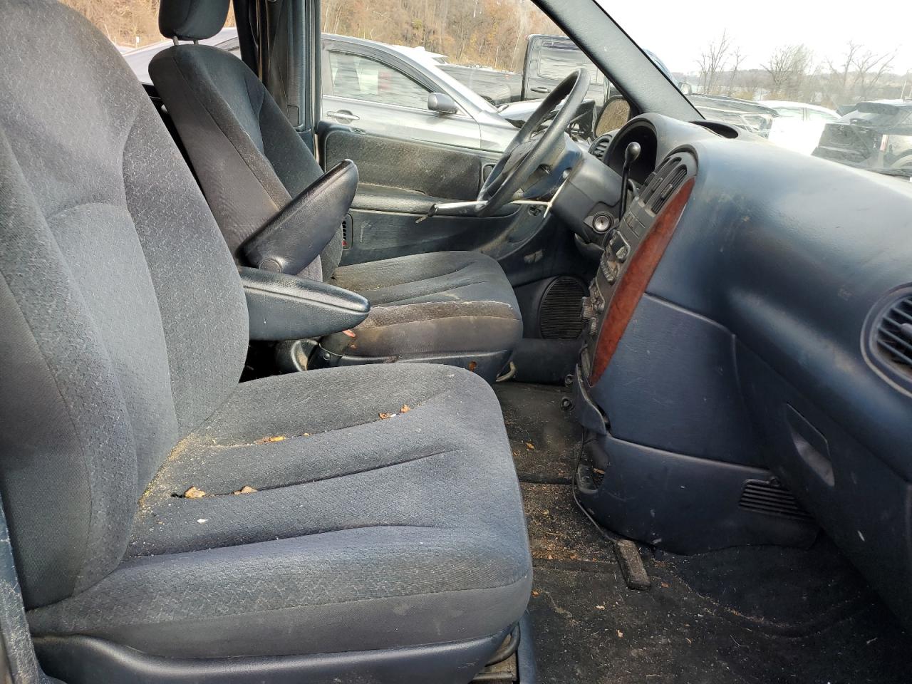 2001 Chrysler Town & Country Lx VIN: 2C4GP44301R317001 Lot: 93681925