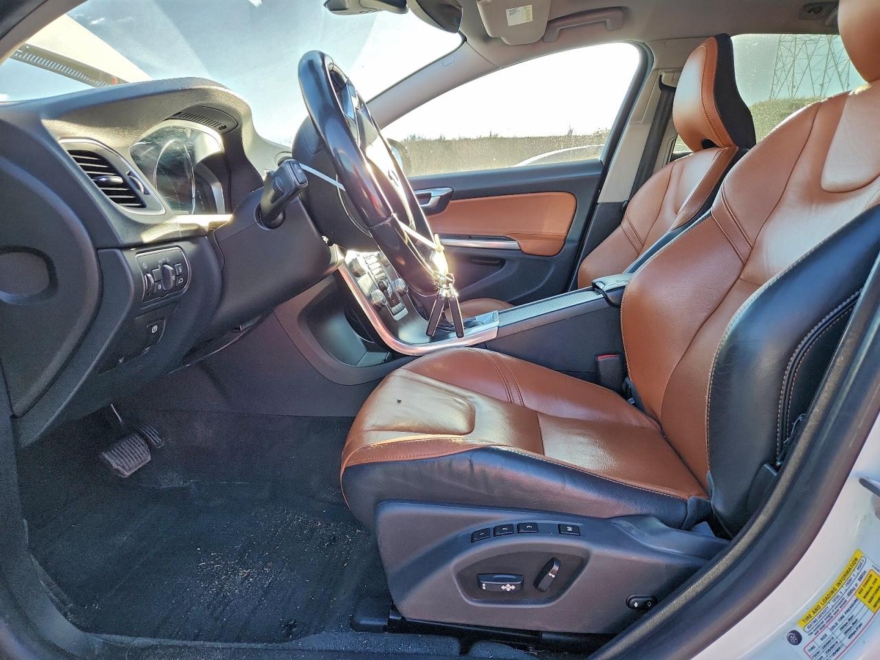 2015 Volvo V60 Cross Country Premier VIN: YV4612HK5F1000942 Lot: 94525445