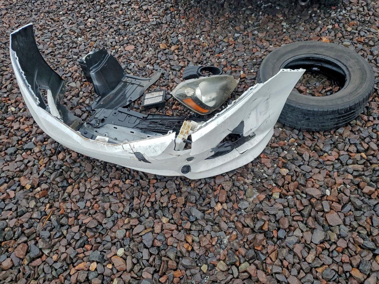 2013 Honda Fit Sport VIN: JHMGE8H52DC002690 Lot: 94177085