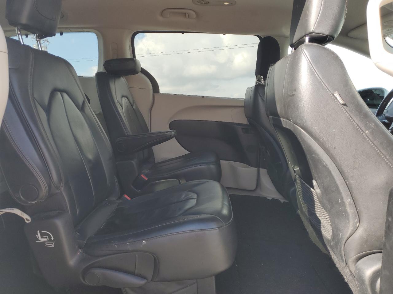 2017 Chrysler Pacifica Touring L VIN: 2C4RC1BG7HR583652 Lot: 93207075