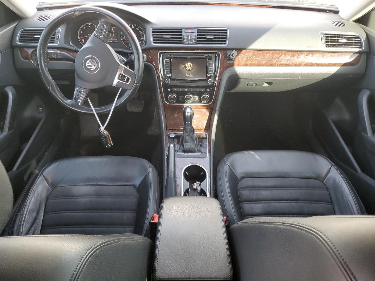 2013 Volkswagen Passat Sel VIN: 1VWCH7A37DC010632 Lot: 92269625