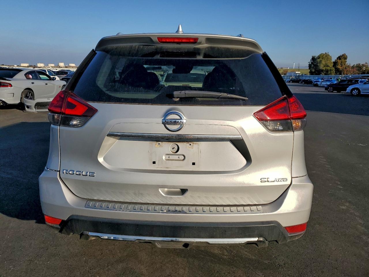 2017 Nissan Rogue Sv VIN: 5N1AT2MV1HC756715 Lot: 94851665